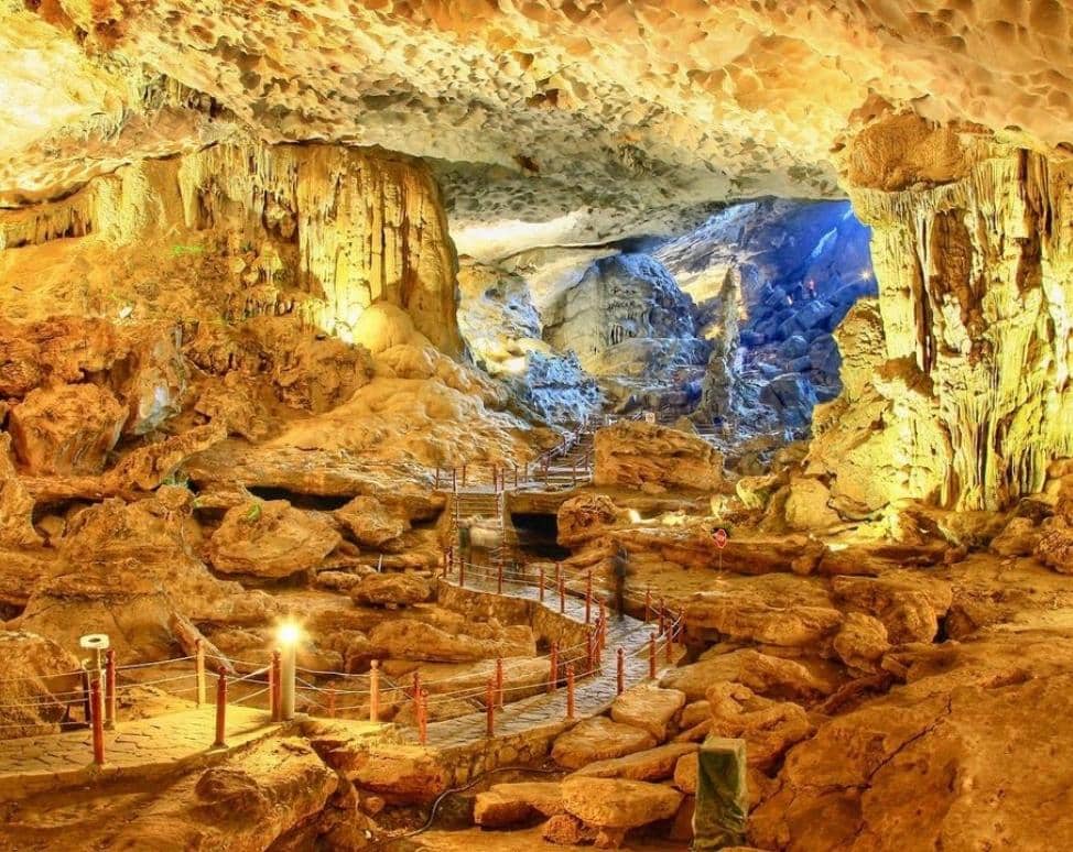 HANG SỬNG SỐT 